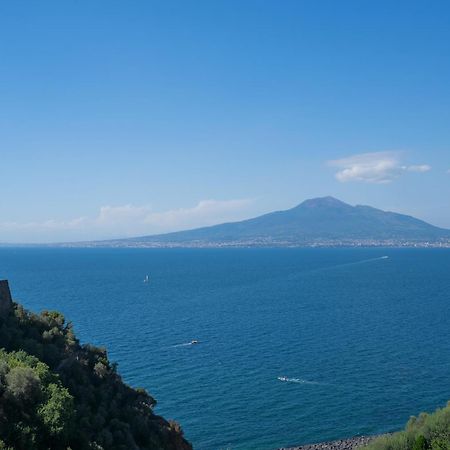 Sea View Deluxe Apartments Vico Equense Luaran gambar