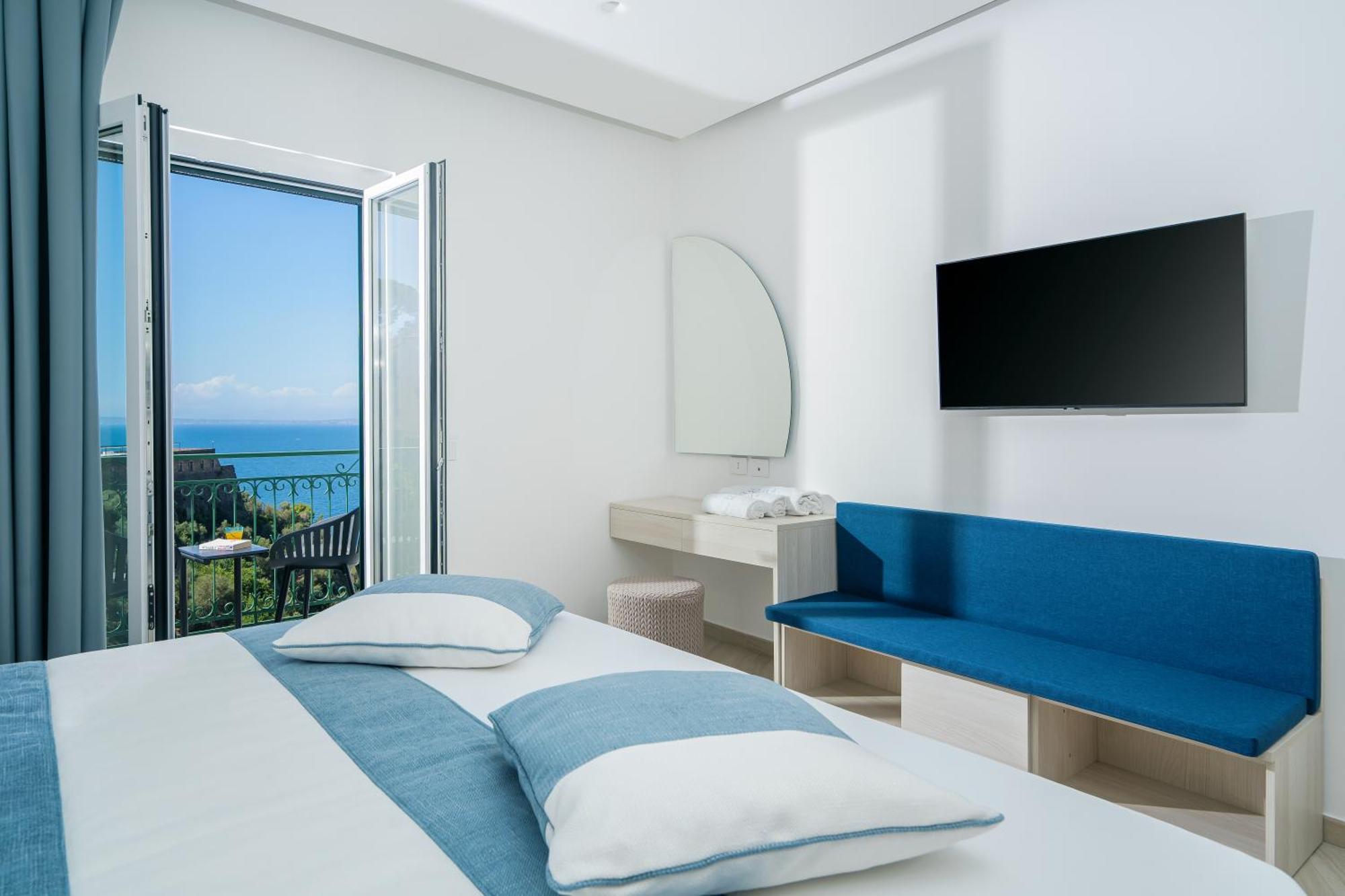 Sea View Deluxe Apartments Vico Equense Luaran gambar