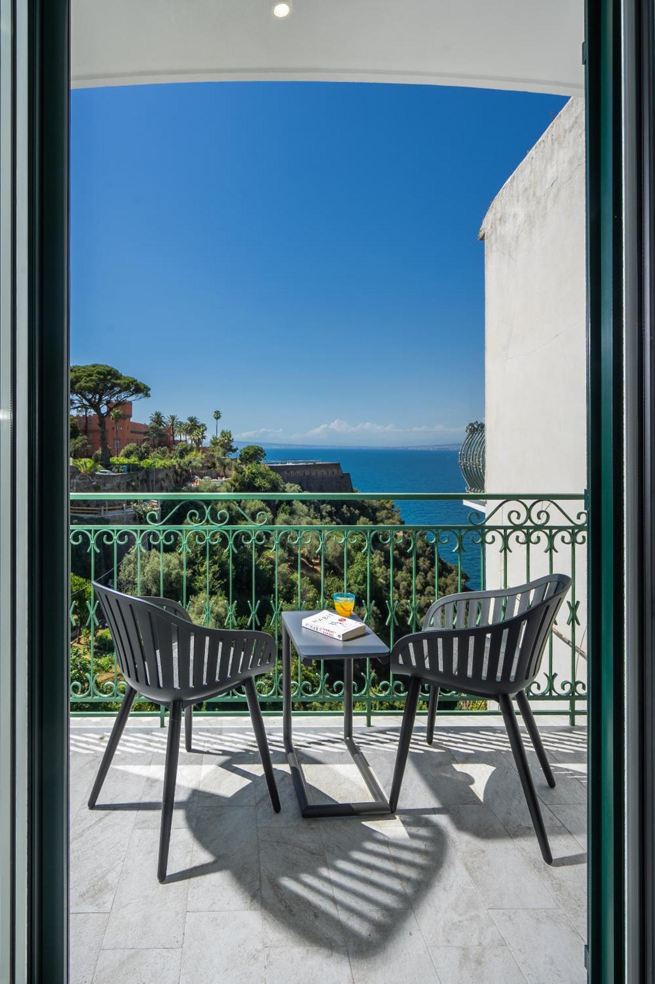 Sea View Deluxe Apartments Vico Equense Luaran gambar