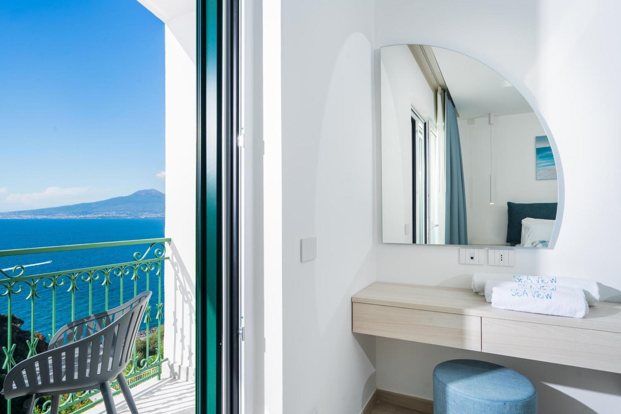 Sea View Deluxe Apartments Vico Equense Luaran gambar