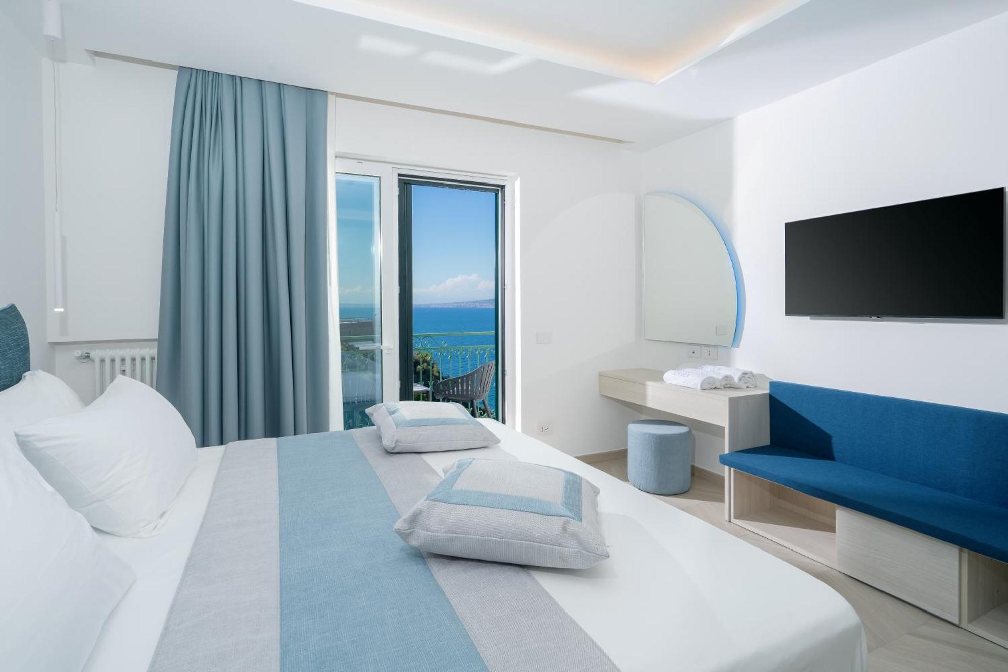 Sea View Deluxe Apartments Vico Equense Luaran gambar